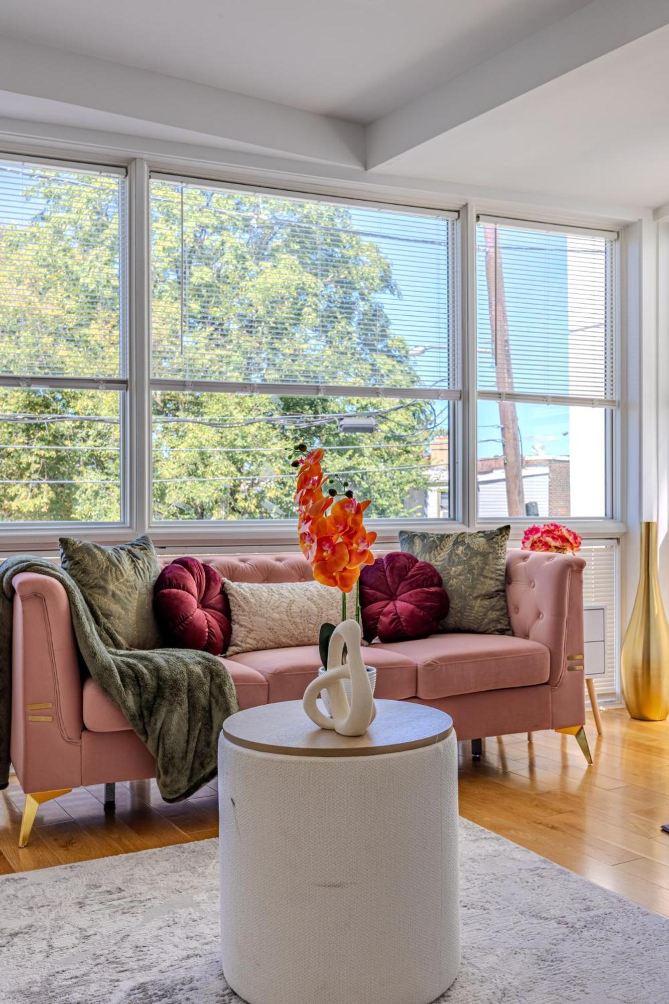 Apartment Stylish, Modern & Cozy