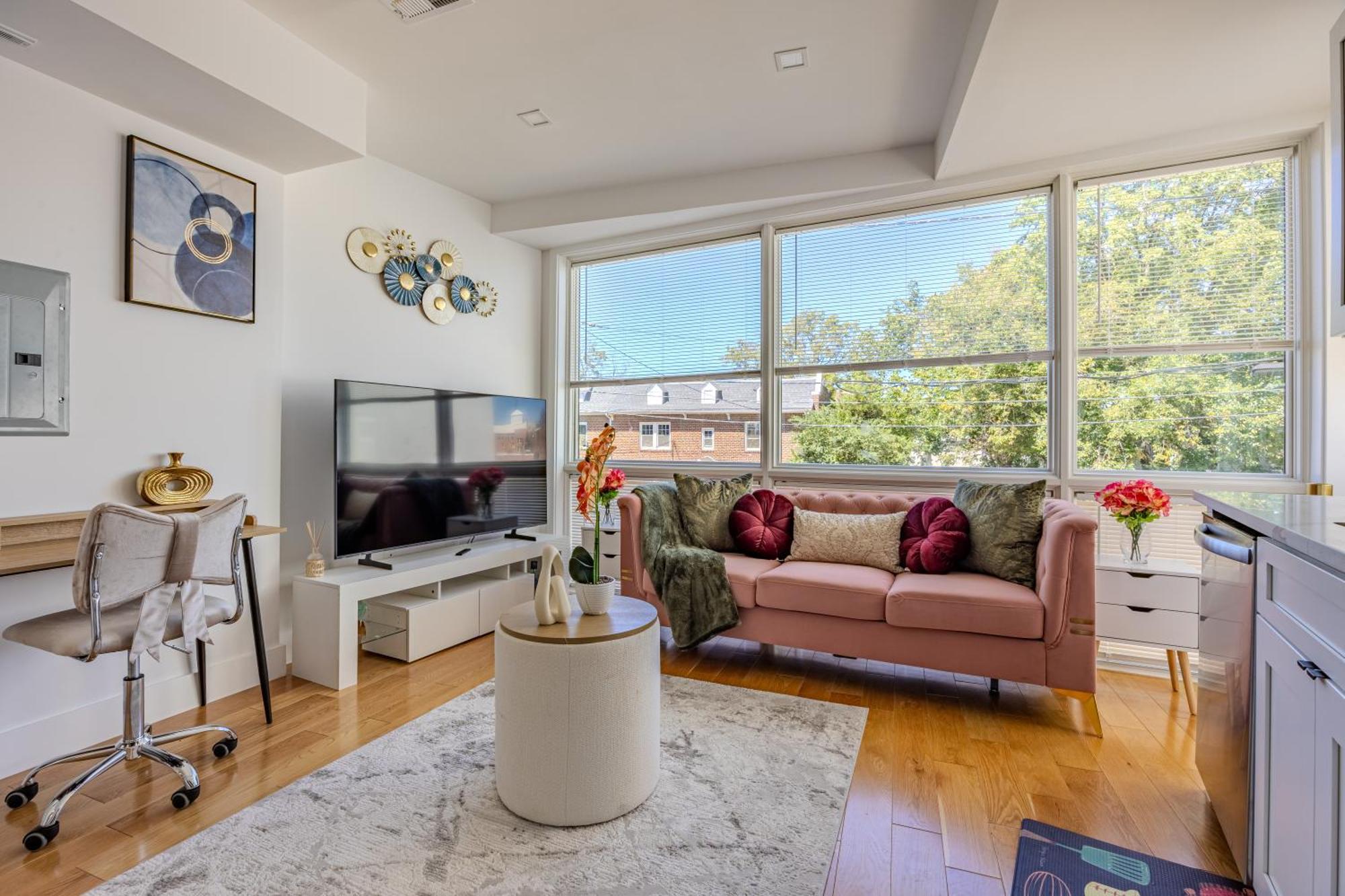 Stylish, Modern & Cozy Apartment